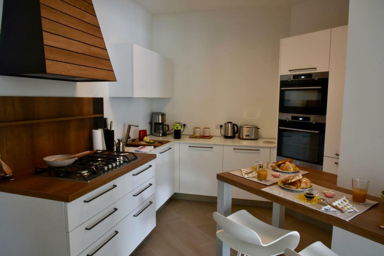 Stylish Lakefront House โลเวเร ภายนอก รูปภาพ