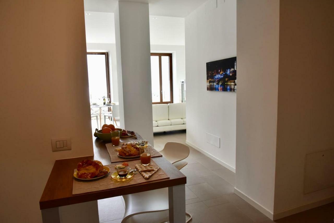 Stylish Lakefront House โลเวเร ภายนอก รูปภาพ